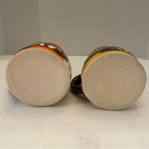 Beautiful hand painted mugs from Nicaragua C.A one brown handle one green handle - Picture 2 of 7